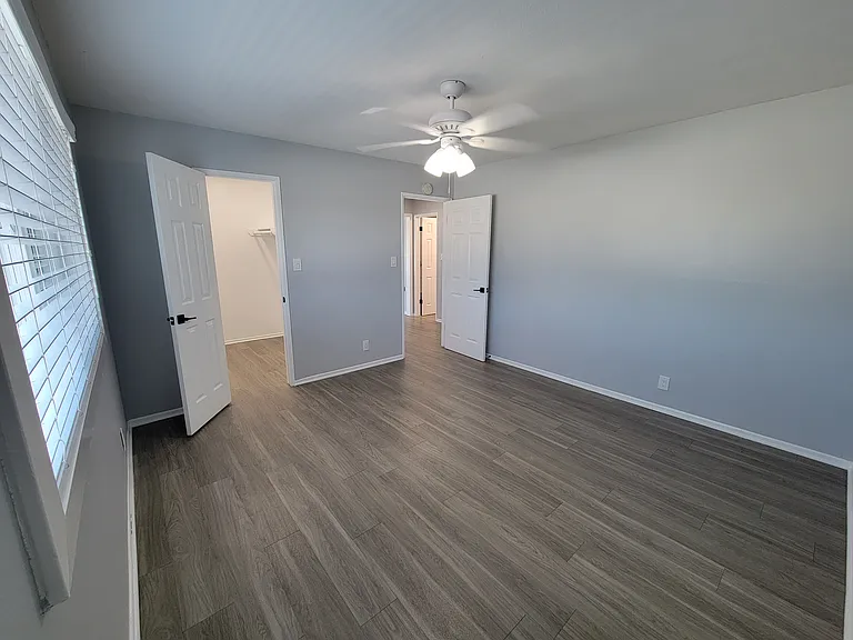 Marquis Apartments — Photo 43