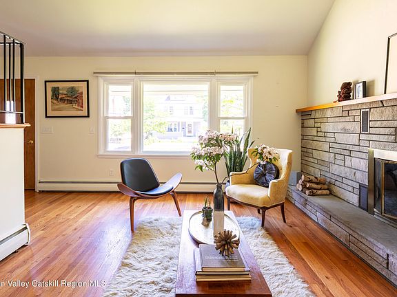 4th image of 34 Parkwood Boulevard