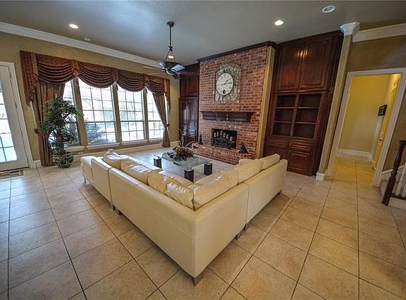 5th image of 1112 Shady Ln