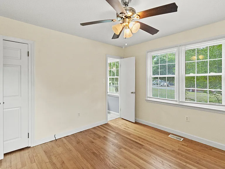 3234 Hunter Dr — Photo 9
