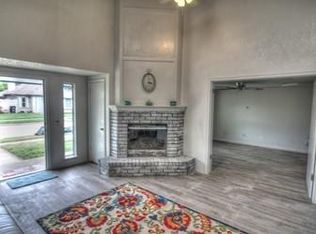 2125 S Robinson Ave, Moore, OK 73170