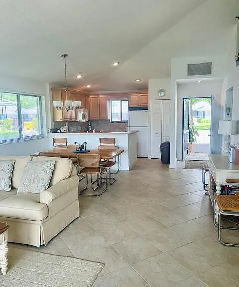 311 Club Dr — Photo 5