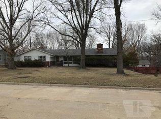 1105 E Briggs Ave, Fairfield, IA 52556