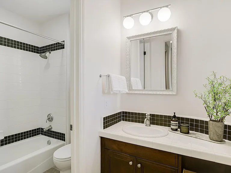 409 N Cedros Ave — Photo 23