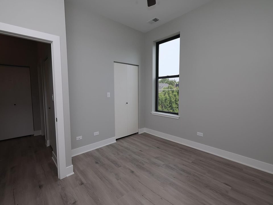 1st image of 3612 N Greenview Ave #B