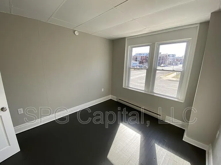 637 York St — Photo 4