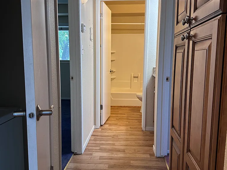 504 Northbank Ct #12 — Photo 9