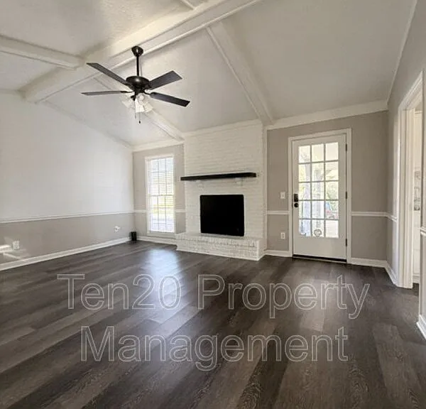 7332 Kirkwood Dr — Photo 2