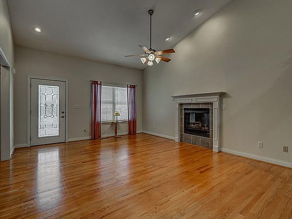 2nd image of 928 Olde Station Ct