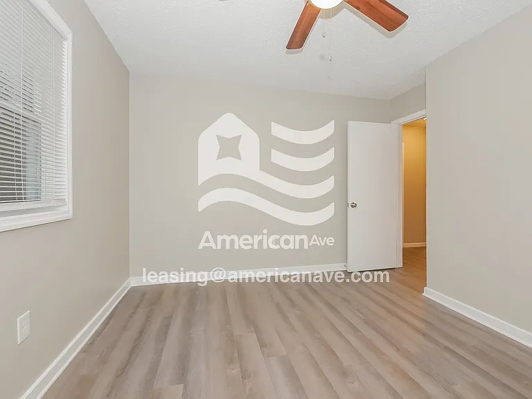 1768172_009_wm_-_main_bedroom_13322777.jpg