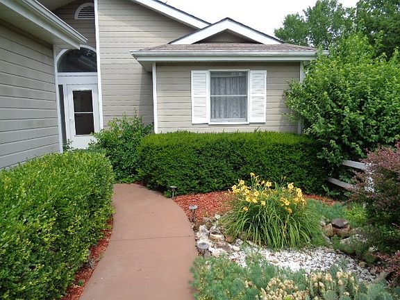 3rd image of 318 Hillcrest Dr
