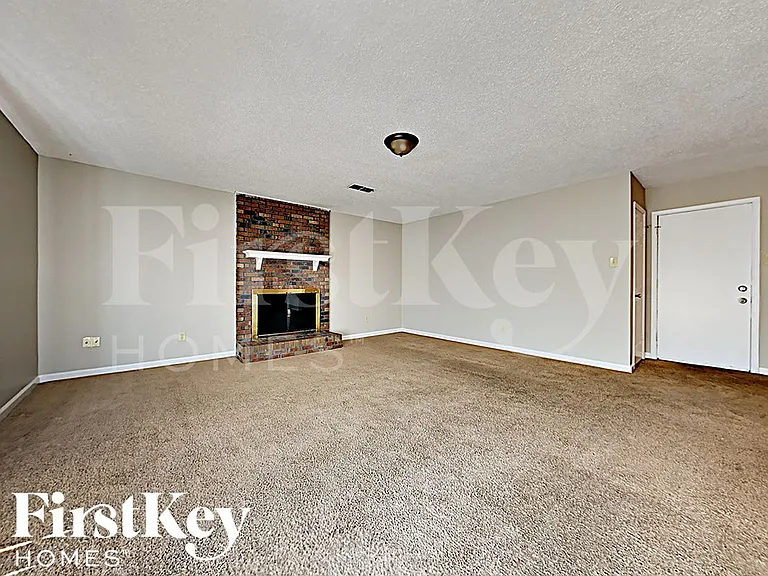 6773 Rockbrook Dr — Photo 4