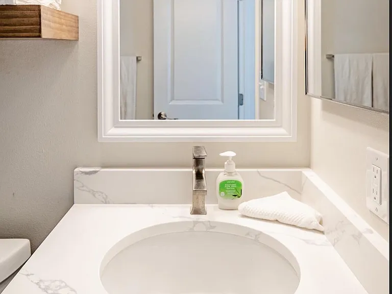 115 Riverside Dr — Photo 14