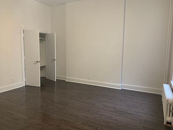 4th image of 212 W 79th St #3B2