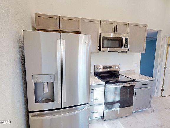 4th image of 802 1st Ave NE