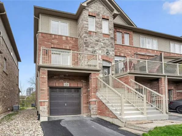 541 Winston Rd #13, Grimsby, ON L3M 0C5