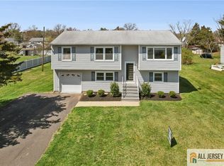 372 W Point Ave, Somerset, NJ 08873