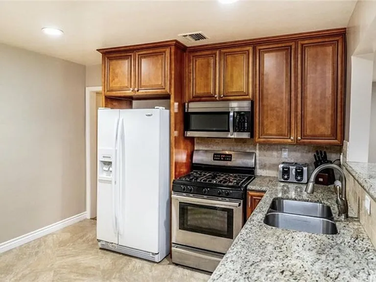 3847 S Redondo Blvd — Photo 11