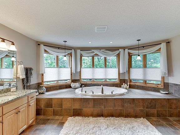 5th image of 38052 Fieldstone Dr