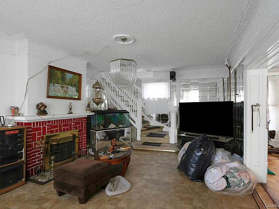 4th image of 515 Beach Avenue