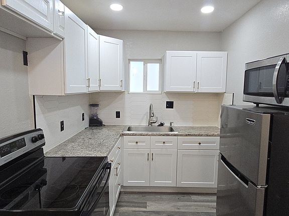 5th image of 3331 W Palmaire Ave