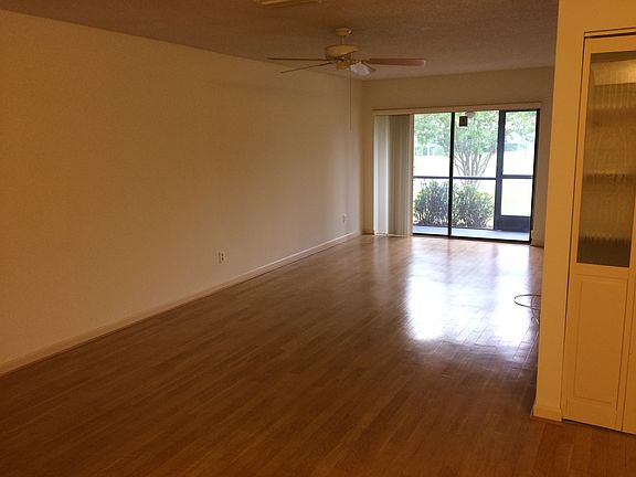 4th image of 1915 NE Collins Cir APT 30