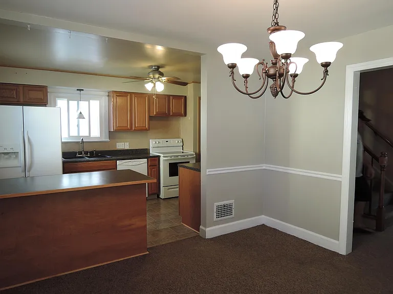 237 Merrill St — Photo 3