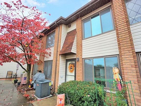 2nd image of 10-G Meadow Pl #10G