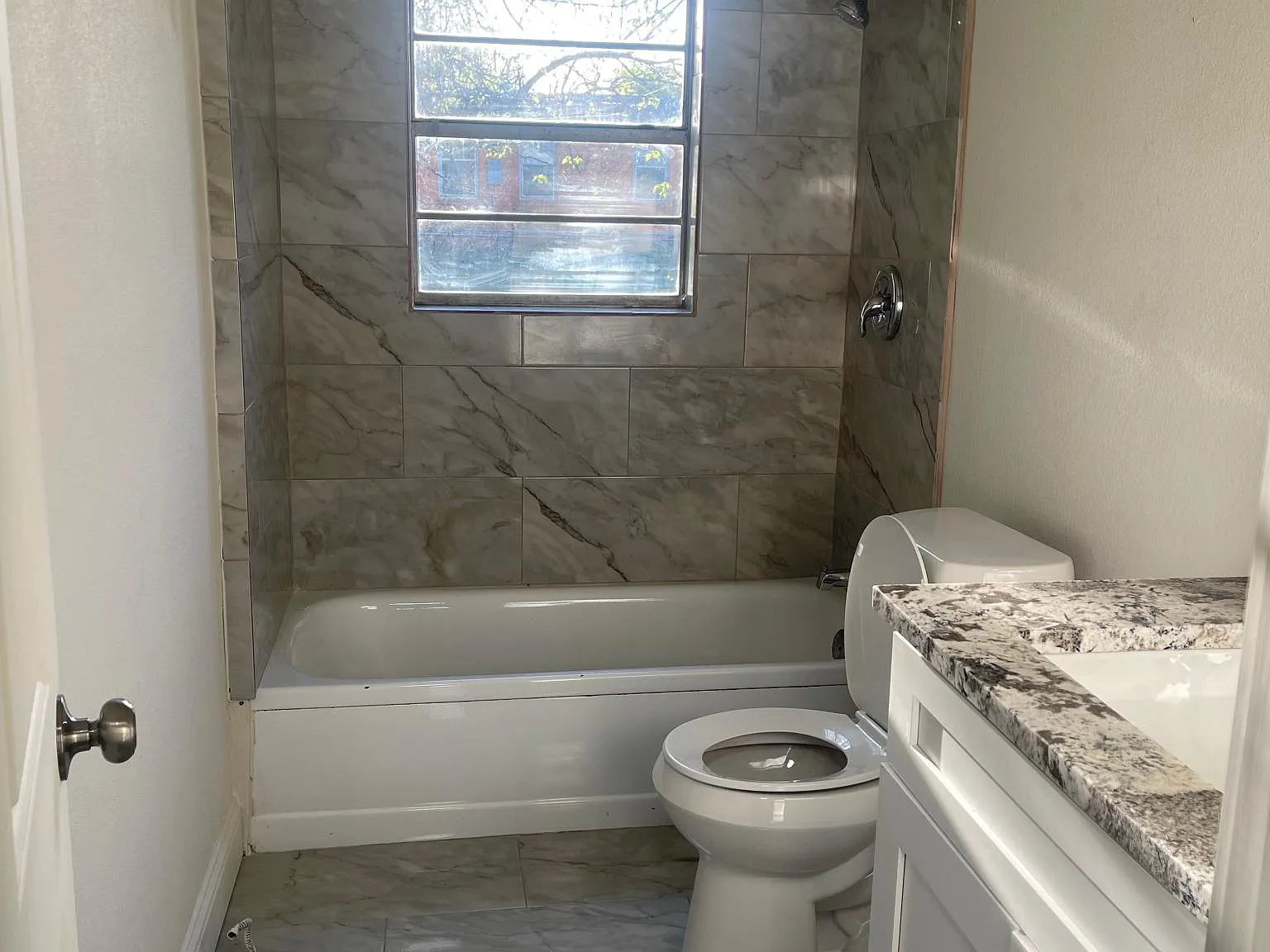 2714 N Tenneha Ave — Photo 3