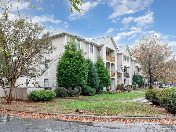 2nd image of 6166 Meadow Rose Ln