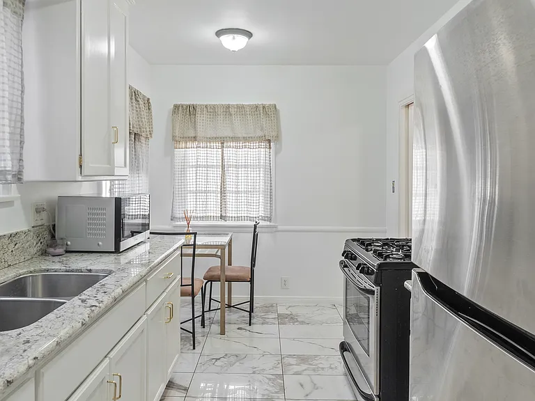 1429 Ellsmere Ave — Photo 12