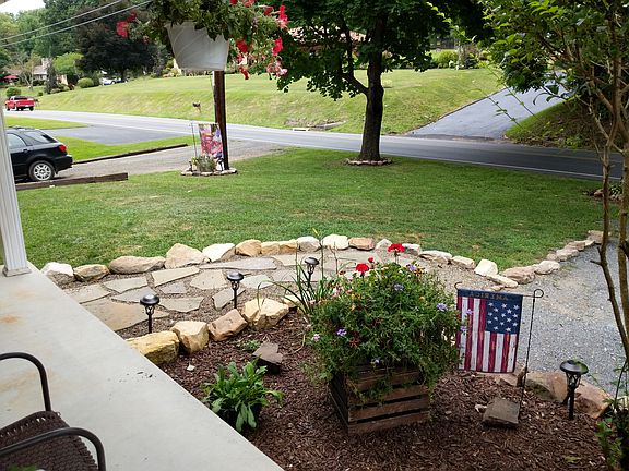 Front yard & walkway