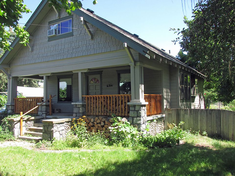 1st image of 895 1st Ave S