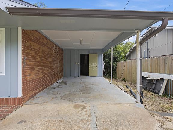 5th image of 2301 Lois Ln