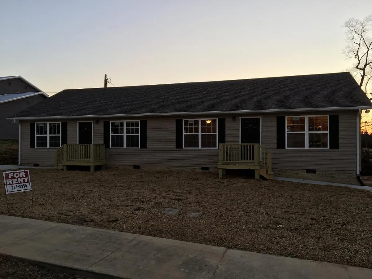 2 bed, 900 sqft, $900 — Photo 1