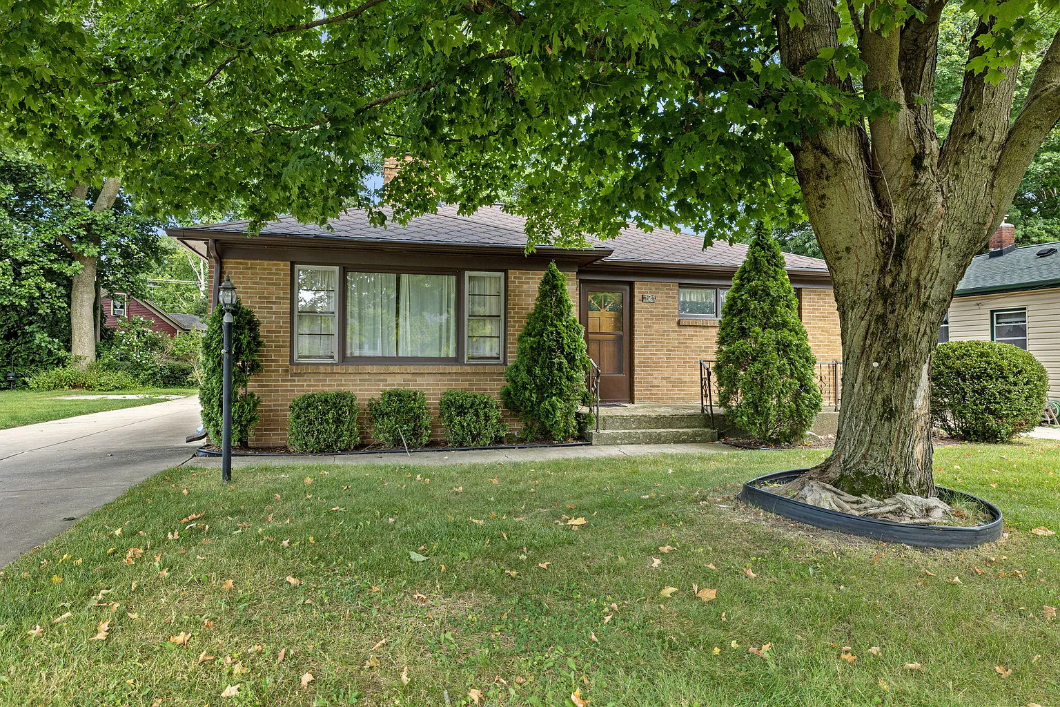 121 Farrand Ave photo 1