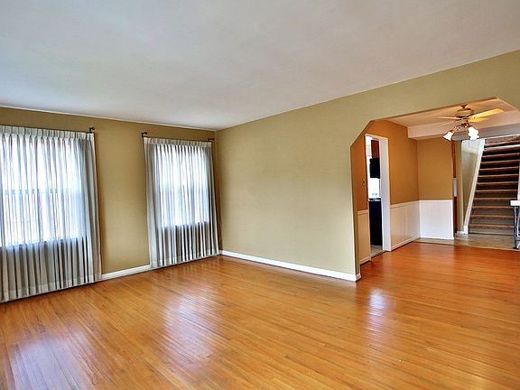 3rd image of 1629 E Hungerford St