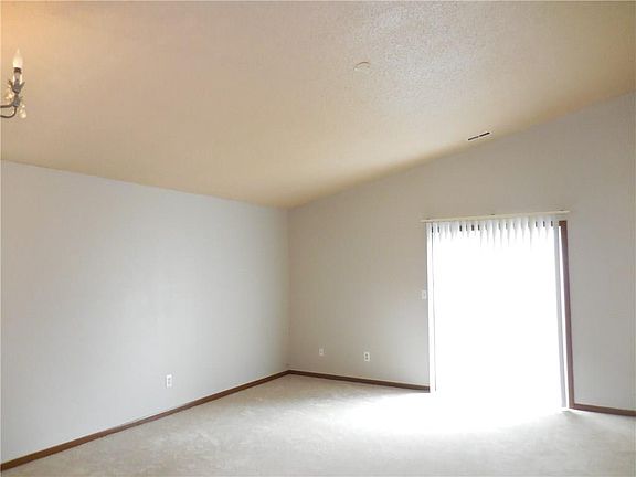 4th image of 4520 Riverbrook Ln