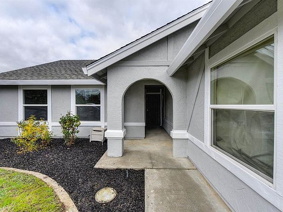 4th image of 1079 Windermere Ave