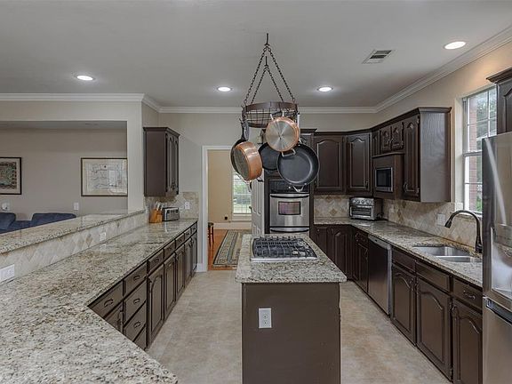 3rd image of 2305 Creekside Cir S
