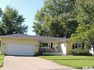628 12th St, Silvis, IL 61282