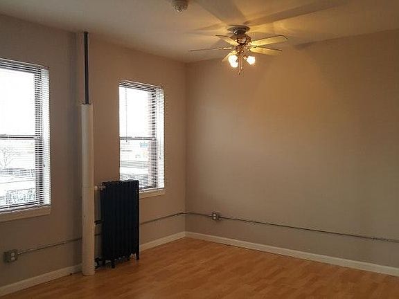 3rd image of 310 W 6th St APT 307
