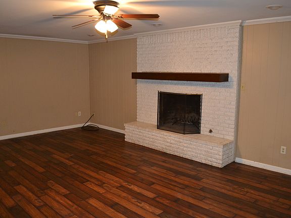 2nd image of 1112 Hillvale St