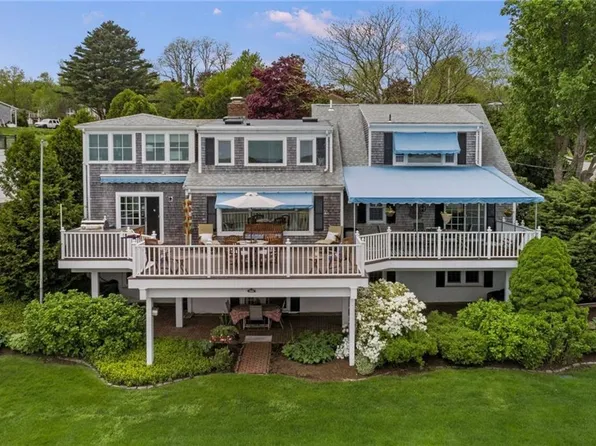 379 McCorrie Ln, Portsmouth, RI 02871