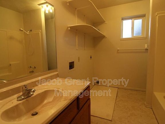 4th image of 1940 S Ammon Rd APT 1