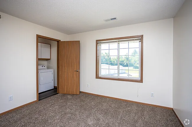 Linden West Apartments — Photo 10