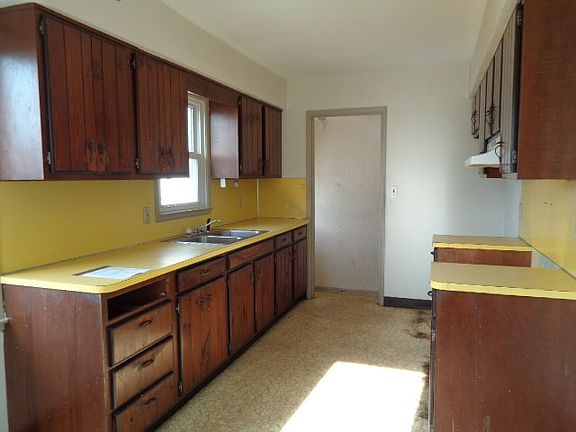 5th image of 2725 Silverdale Ave