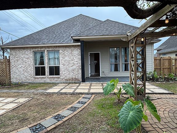 4th image of 1901 S Robert Ave