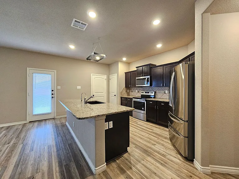 6811 Keechi Valley Dr — Photo 8