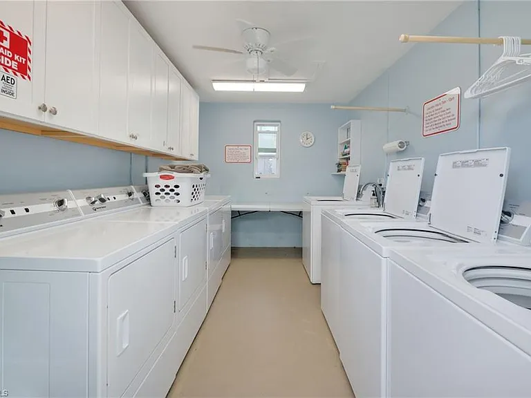 1950 Gulf Shore Blvd N #113 — Photo 15